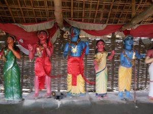 दीना भदरी की मूर्तियां किशनपुर, सुपौल के एक मंदिर में।