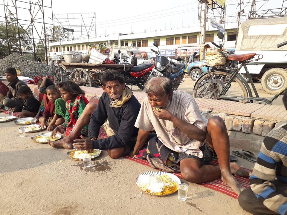 मुजफ्फरपुर में भूखों का पेट भरने वालों को धमकी क्यों ?